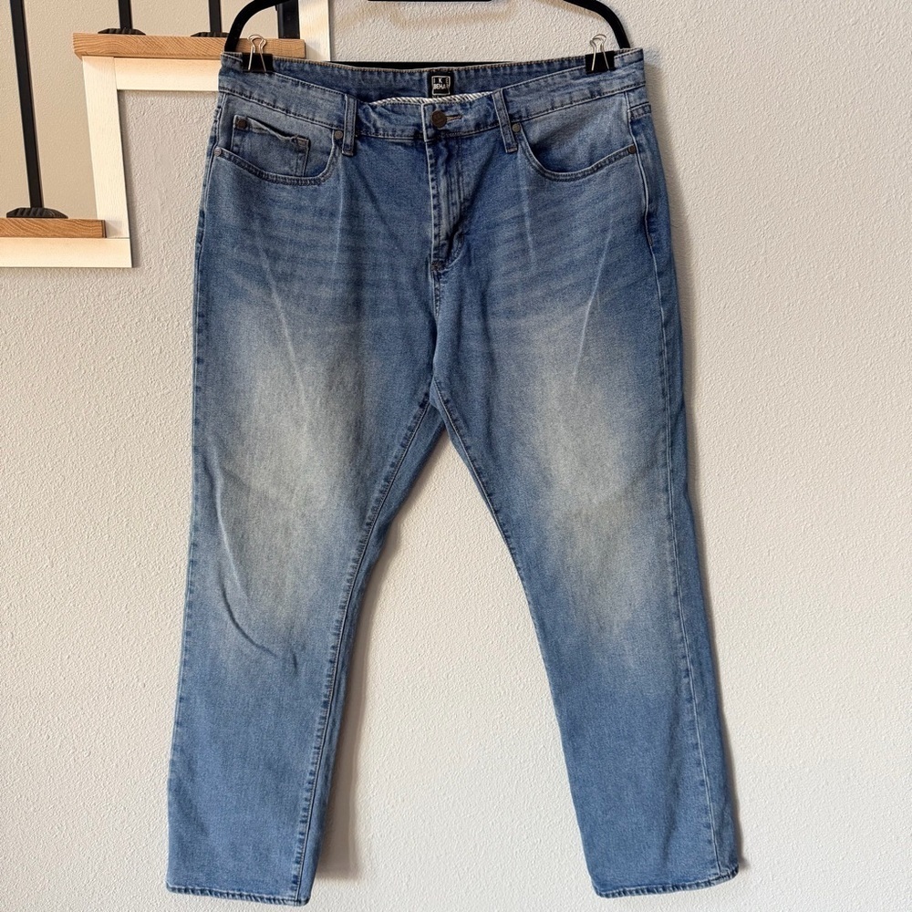 Ike Behar Men's Light Wash Straight Leg Jeans Size 36x32 Blue Denim